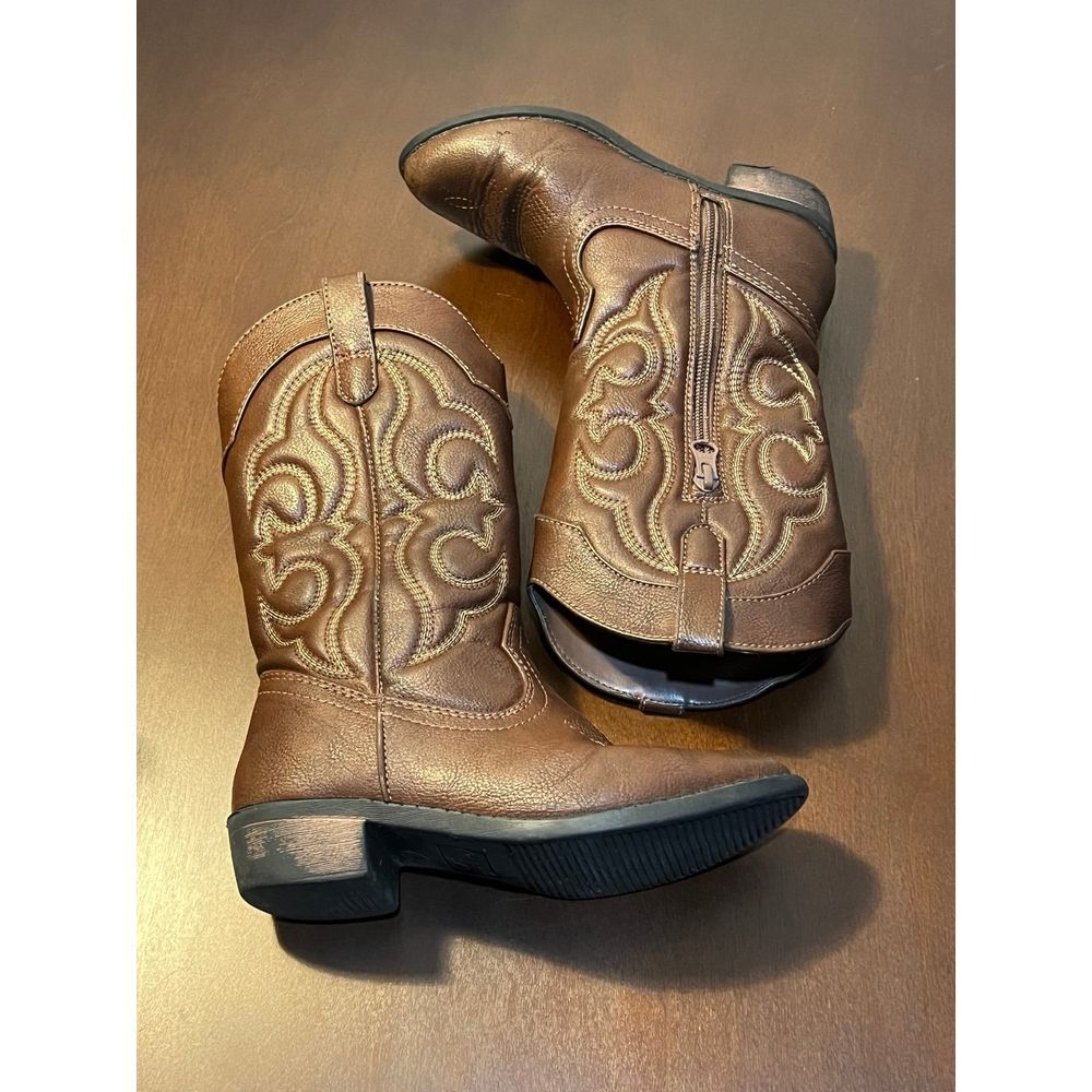 Cat & Jack Cute kids boots size 13‎